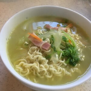 野菜たっぷり！とんこつラーメン